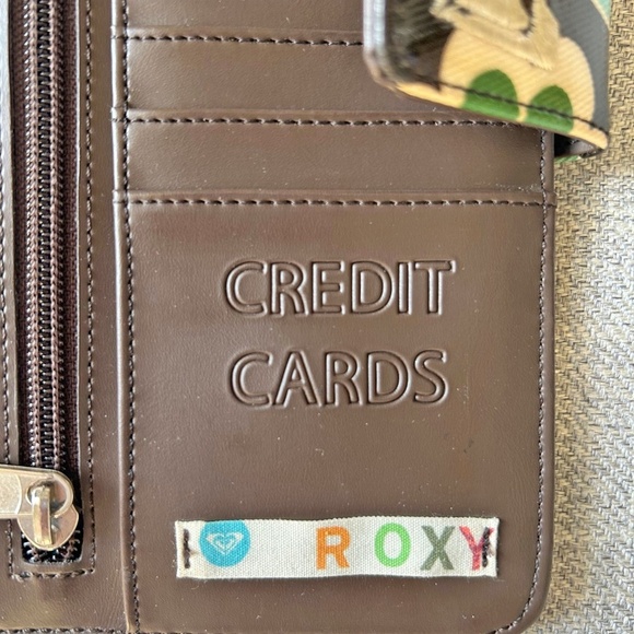 Roxy Travel Wallet - Picture 6 of 9